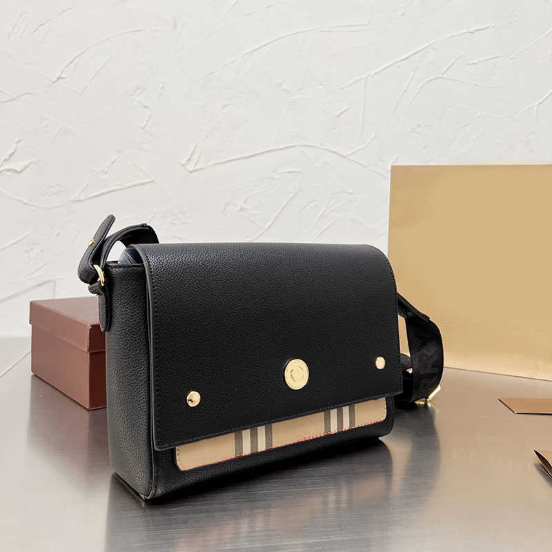 Designer bag women check Horseferry Canvas flap crossbody bag handbag Round snap fastener Single Shoulder Messenger Bags leather
Designer bag women check Horseferry Canvas flap crossbody bag handbag Round snap fastener Single Shoulder Messenger Bags leather