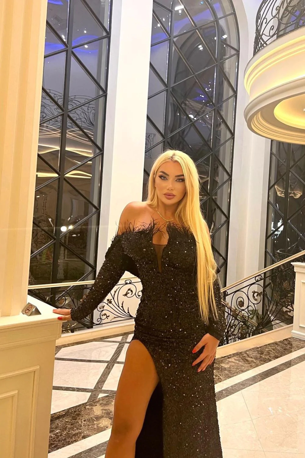 Sexy Black Sequined Prom Dresses Feather Long Sleeve Off The Shoulder Side High Split Long Sheath Special Occasion Gowns Glitter Evening Dress For Wom