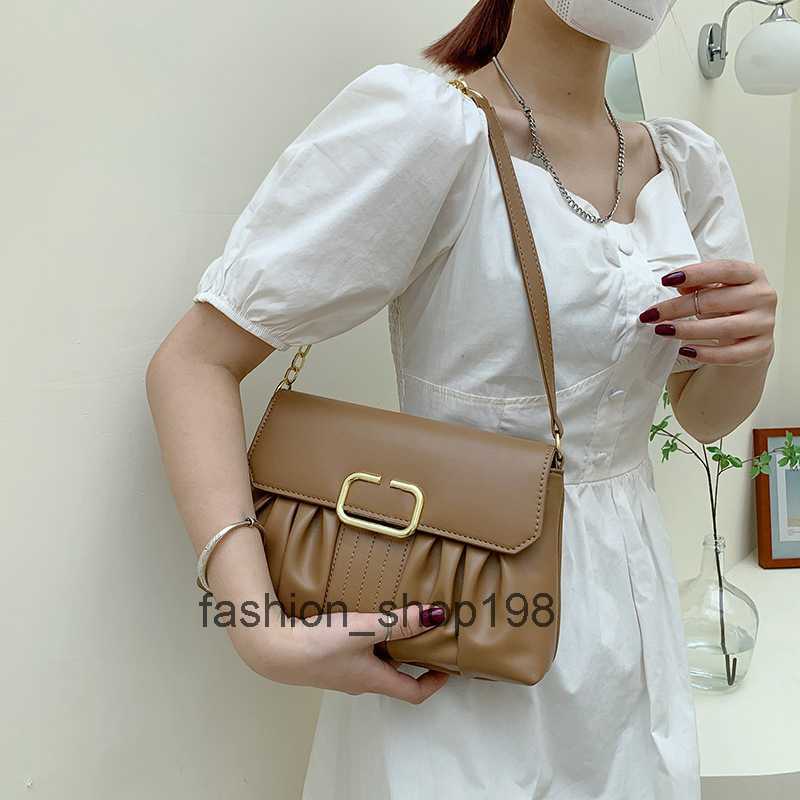 Designer Metal Bags Summer Style Pleated Bag Women's Fashion Texture Single Shoulder Messenger Bags 2023, Gold
Designer Metal Bags Summer Style Pleated Bag Women's Fashion Texture Single Shoulder Messenger Bags 2023, Gold