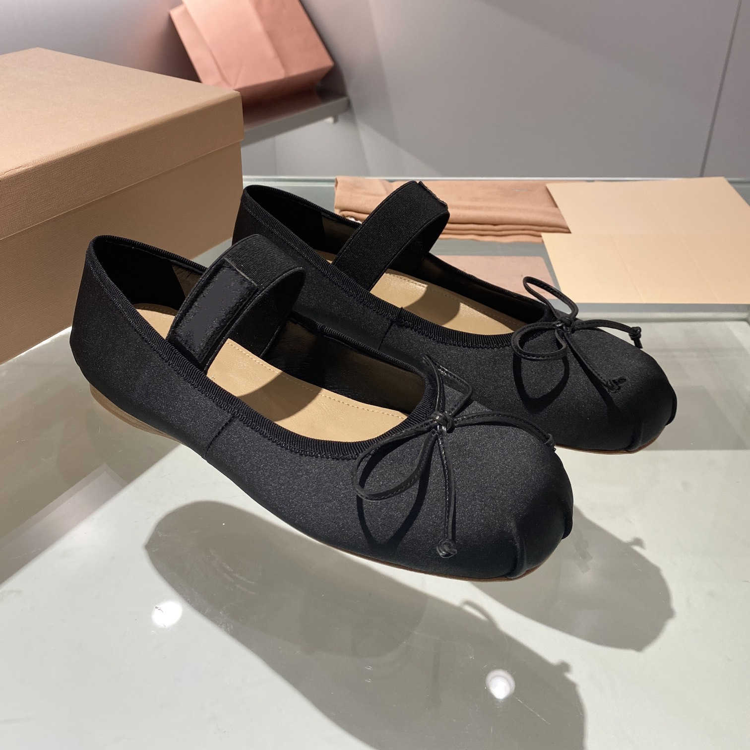 Brand Casual Shoes designer design Women Shoes Silk Leather Ballet Flats Lovely Square Toe Bow Tie Slip on Spring, As pic1
Brand Casual Shoes designer design Women Shoes Silk Leather Ballet Flats Lovely Square Toe Bow Tie Slip on Spring, As pic1