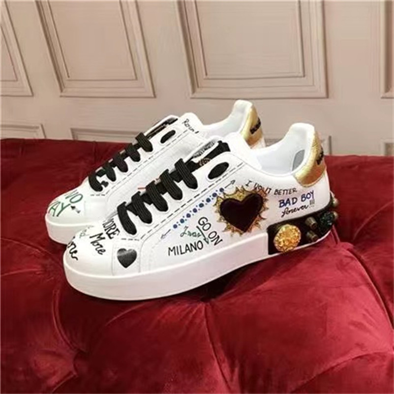 2022 The latest men's sports shoes in simple and fashionable comfortable and breathable light on the upper foot classic and versatile size 35-41, A2
2022 The latest men's sports shoes in simple and fashionable comfortable and breathable light on the upper foot classic and versatile size 35-41, A2