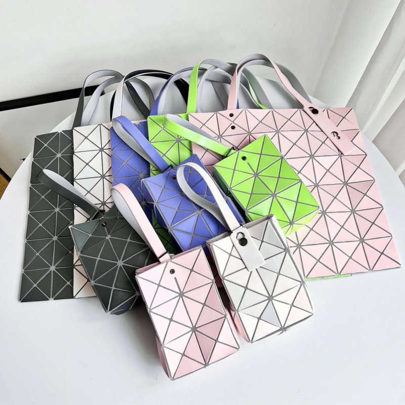 designer bag ins Hot selling foldable pvc handbag female Japan Issey M new classic diamond lattice hollow tote bag fashion shoulder bag mini mobile phone 4P9L, Purple clothes
designer bag ins Hot selling foldable pvc handbag female Japan Issey M new classic diamond lattice hollow tote bag fashion shoulder bag mini mobile phone 4P9L, Purple clothes