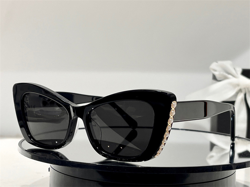Fashion designer women 9021 sunglasses exquisite pearl inlay edge cat eye shape acetate glasses outdoor elegant atmosphere style Anti-Ultraviolet come with case
Fashion designer women 9021 sunglasses exquisite pearl inlay edge cat eye shape acetate glasses outdoor elegant atmosphere style Anti-Ultraviolet come with case