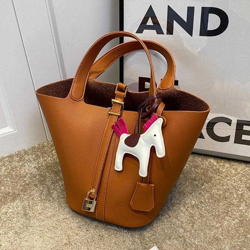 Handbags Luxury Designer Birk Genuine Leather Cons Small Bag Female 2022 Style Fashion Portable Bucket Versatile Commuter Hand, Large white
Handbags Luxury Designer Birk Genuine Leather Cons Small Bag Female 2022 Style Fashion Portable Bucket Versatile Commuter Hand, Large white