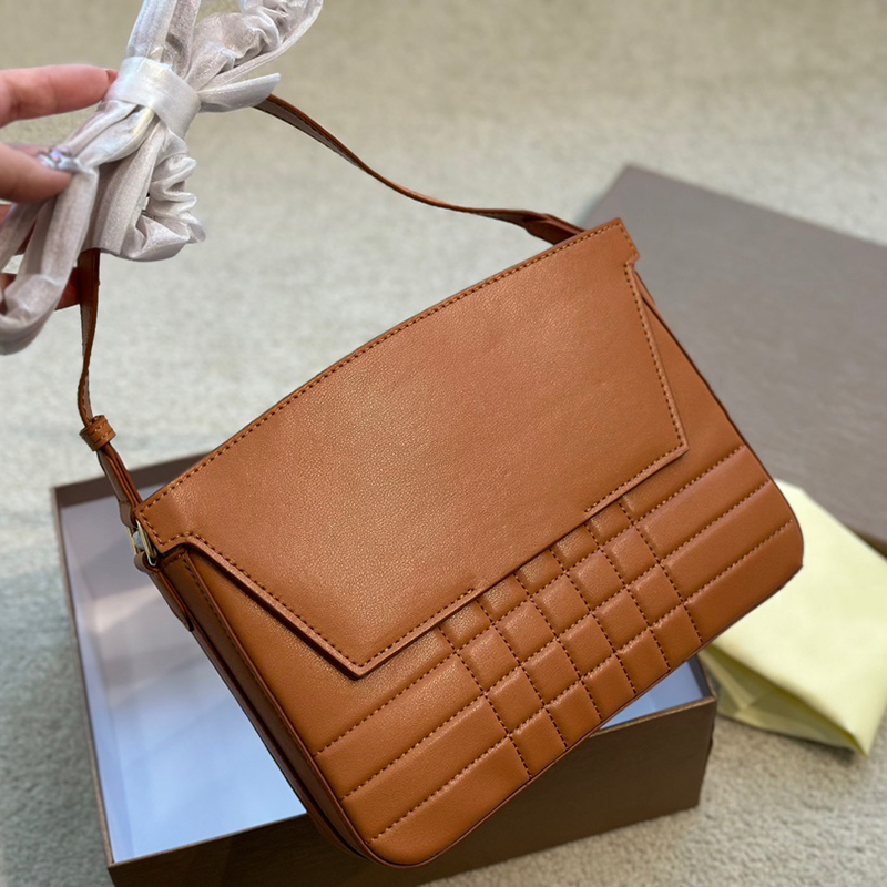 Designer Luxury Burbrerity Bags For Women High Quality Brown Crossbody Handbags Vintage Burbrery Leather Wallet Paris Plaid The Totes Bag Fashion Purses O842, C1
Designer Luxury Burbrerity Bags For Women High Quality Brown Crossbody Handbags Vintage Burbrery Leather Wallet Paris Plaid The Totes Bag Fashion Purses O842, C1