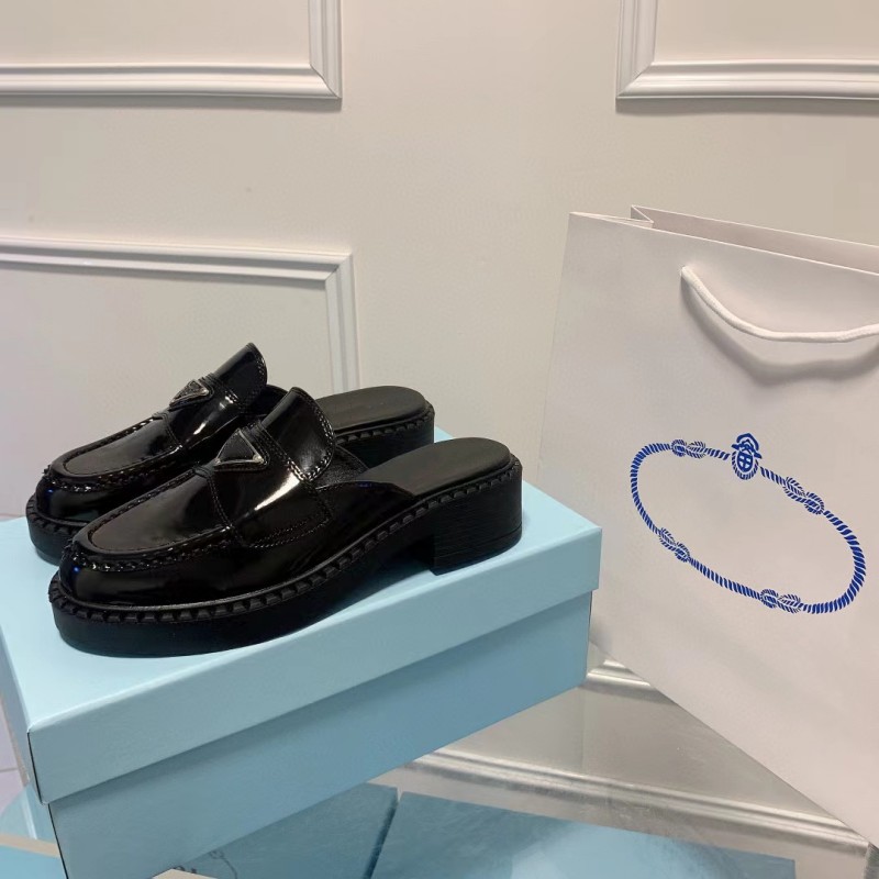 Outdoor Slippers New Designer Women Slipper Triangle Logo Loafers Metal Letter Platform Shoes Luxury Fashion Patent Leather Muller Shoes Flat Heel Soft Casual Shoe