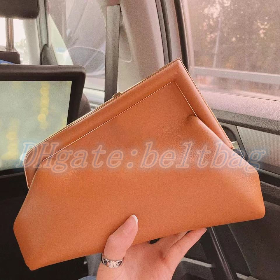 large Fashion Boston Bag Fend First classic Genuine Leather crossbody make up shoulder strap Women's men wallet luxury tote clutch travel toiletry Luxurys Designers, Carton
large Fashion Boston Bag Fend First classic Genuine Leather crossbody make up shoulder strap Women's men wallet luxury tote clutch travel toiletry Luxurys Designers, Carton