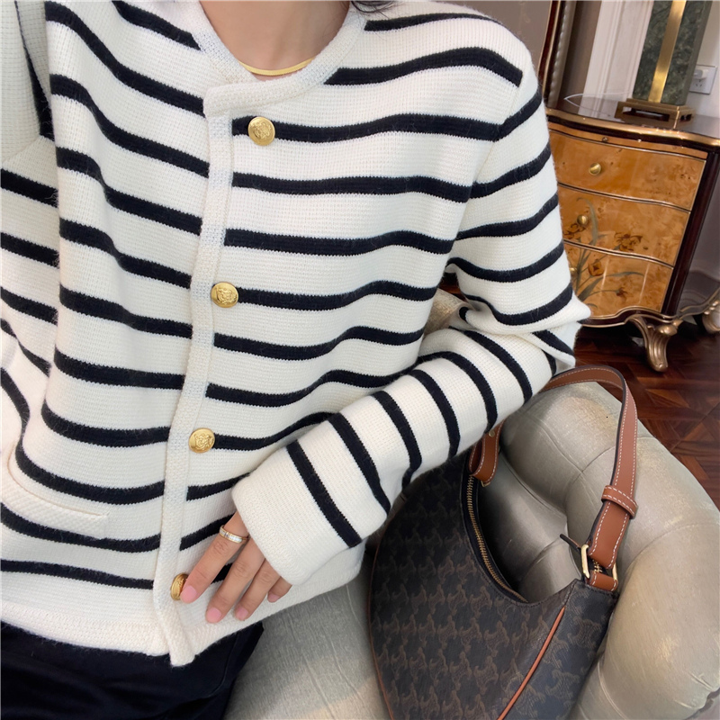 Women's Knits Tees Limiguyue Striped Cardigan Women Gold Buckle Knitted Short Coat Loose Classic O-Neck Elegant Autumn Winter Sweater Casual K386