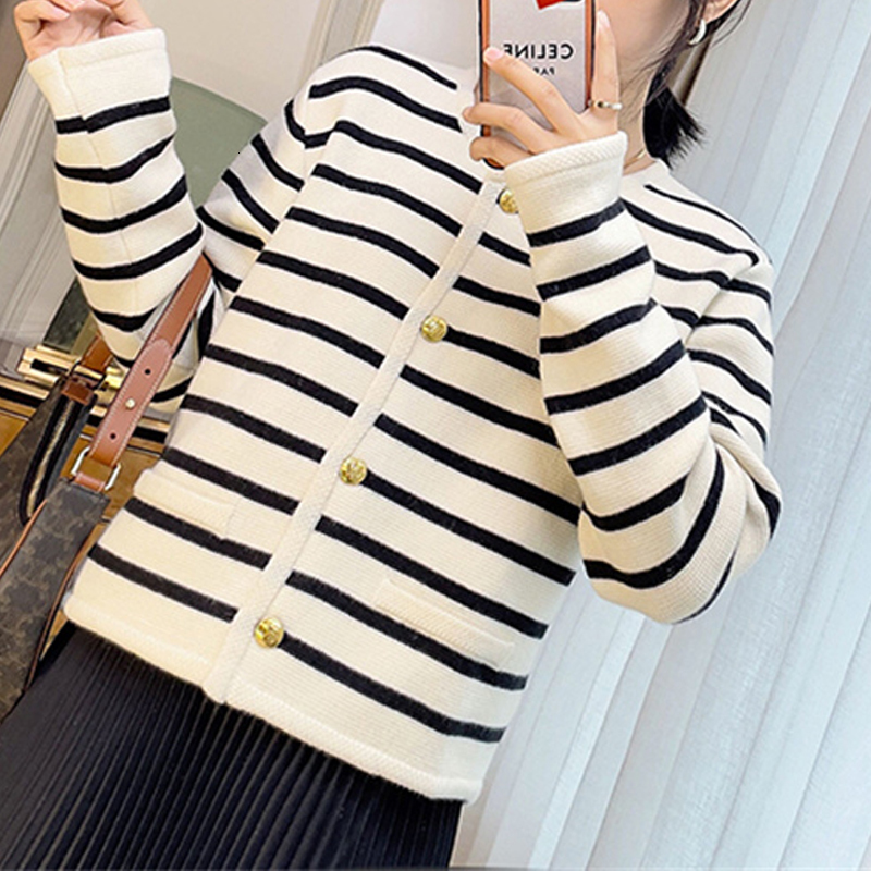 Women's Knits Tees Limiguyue Striped Cardigan Women Gold Buckle Knitted Short Coat Loose Classic O-Neck Elegant Autumn Winter Sweater Casual K386