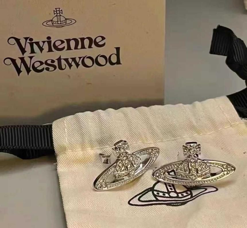 Western Queen vivi Mother Earrings classic Saturn Earring Vivian crystal full diamond inlaid cool wind Earrings Ouyang Nana same E5590101
Western Queen vivi Mother Earrings classic Saturn Earring Vivian crystal full diamond inlaid cool wind Earrings Ouyang Nana same E5590101