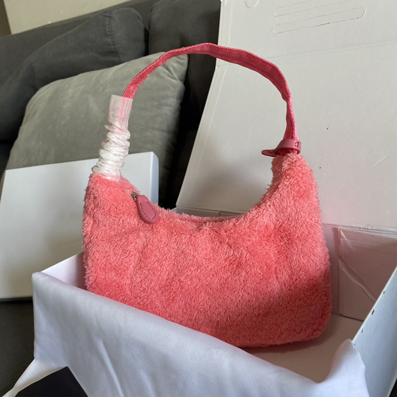 2022 Winter Soft Plush Wool Totes Bag Female Evening Fashion Shopping Bolsas Luxury Designer Underarm Shoulder Bag Women Handbags, White
2022 Winter Soft Plush Wool Totes Bag Female Evening Fashion Shopping Bolsas Luxury Designer Underarm Shoulder Bag Women Handbags, White