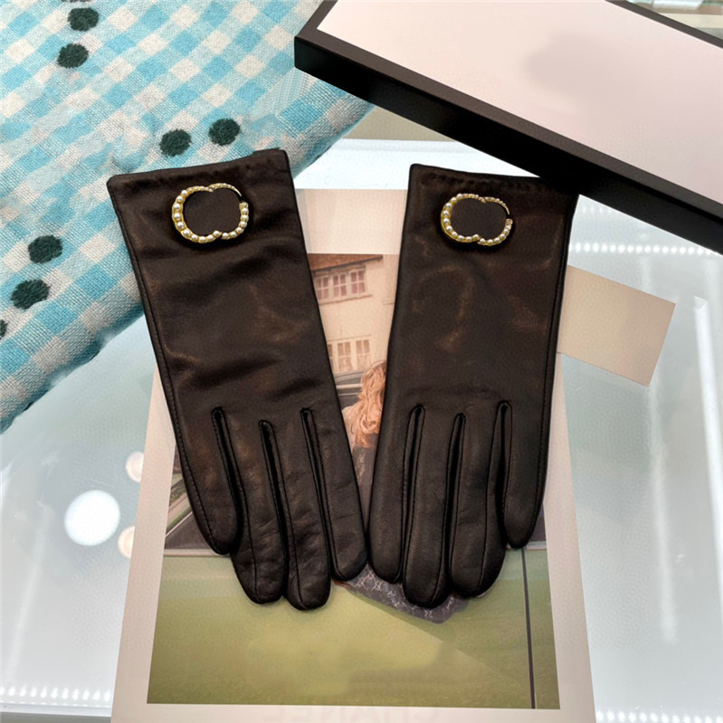 Vintage Pearl Designer Gloves Women Double Letter Leather Mittern Plush Lining Glove Outdoor Cycling Driving Mittens
Vintage Pearl Designer Gloves Women Double Letter Leather Mittern Plush Lining Glove Outdoor Cycling Driving Mittens