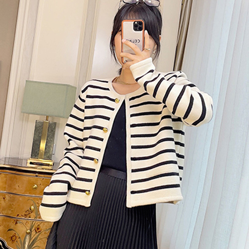 Women's Knits Tees Limiguyue Striped Cardigan Women Gold Buckle Knitted Short Coat Loose Classic O-Neck Elegant Autumn Winter Sweater Casual K386