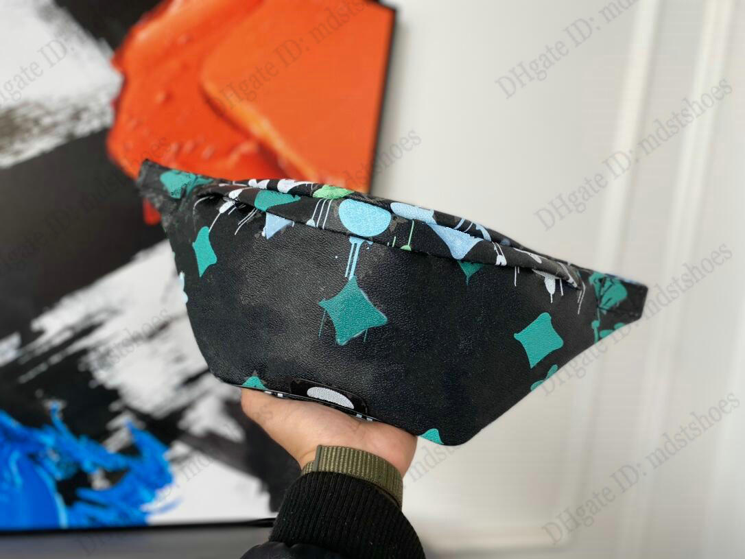 Discovery Bumbag Designer Sling Bag Graffiti Green Monograms Coated Canvas Luxury Mens Cross Body Belt Bags M21397
Discovery Bumbag Designer Sling Bag Graffiti Green Monograms Coated Canvas Luxury Mens Cross Body Belt Bags M21397