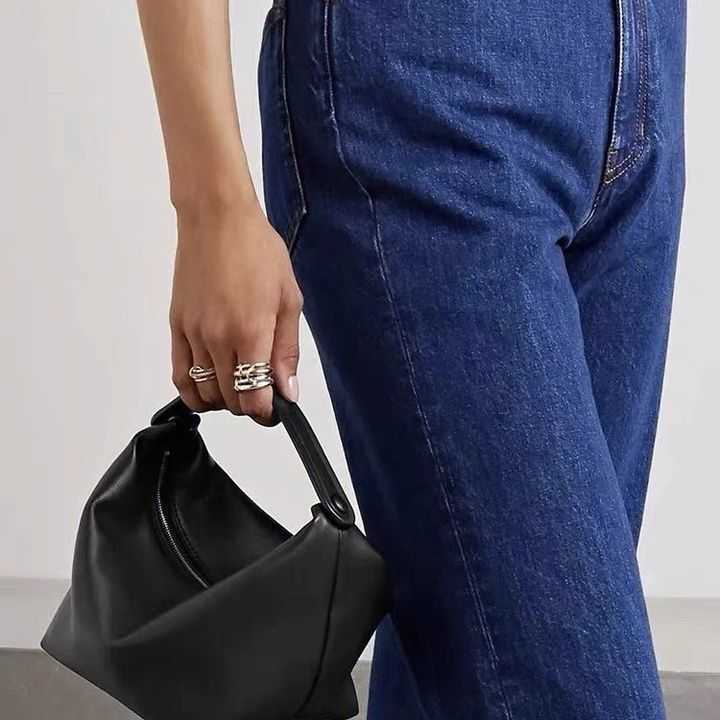 Leather Designer Bags Luxury Female bags extremely simple and light luxury cowhide bag handbag small bagClassic tote bag THE ROW W0G9, Black original logo
Leather Designer Bags Luxury Female bags extremely simple and light luxury cowhide bag handbag small bagClassic tote bag THE ROW W0G9, Black original logo