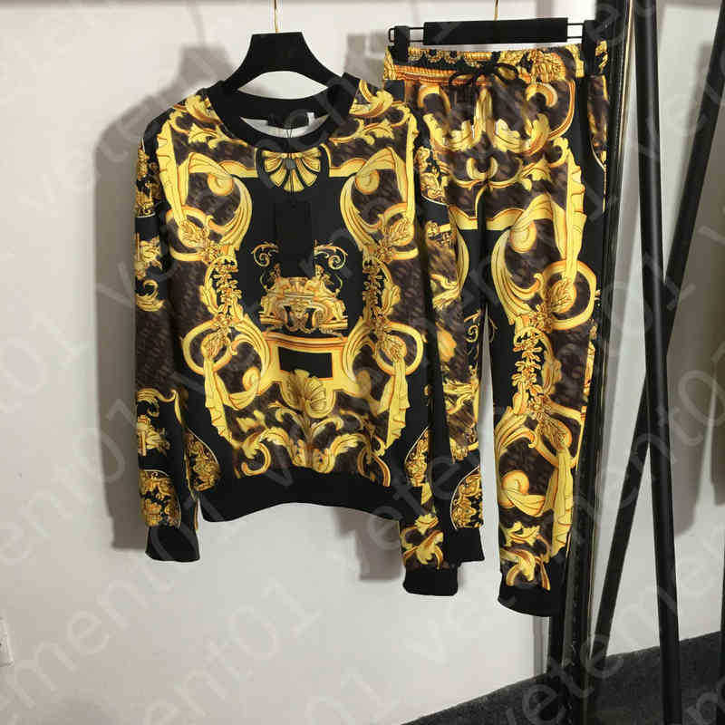 Designer Womens Two Piece Pants Brand Logo Fashion Printed Cotton Long Sleeve T-Shirt Slim Fit High Waist Pant Set Retro Style Comfortable Luxury Women Clothing
Designer Womens Two Piece Pants Brand Logo Fashion Printed Cotton Long Sleeve T-Shirt Slim Fit High Waist Pant Set Retro Style Comfortable Luxury Women Clothing