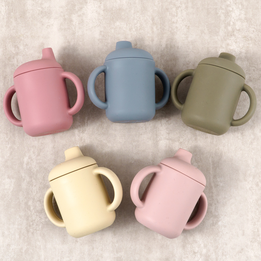Cups Dishes Utensils Portable Baby Feeding Drinkware Cup born Learning Hand Shank Bottles Silicone Tableware Toddler Water Bottle Accessories 221122
