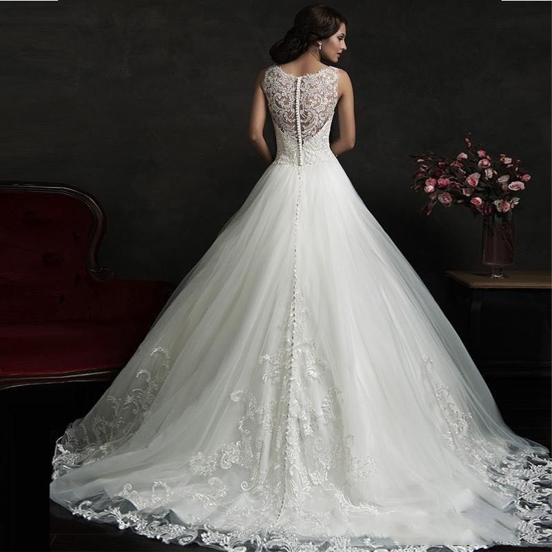 African Dubai Elegant Long A-Line Wedding Dresses Sheer Crew Neck Lace Appliques Beaded Vestios De Novia Bridal Gowns With Buttons Plus Size 403