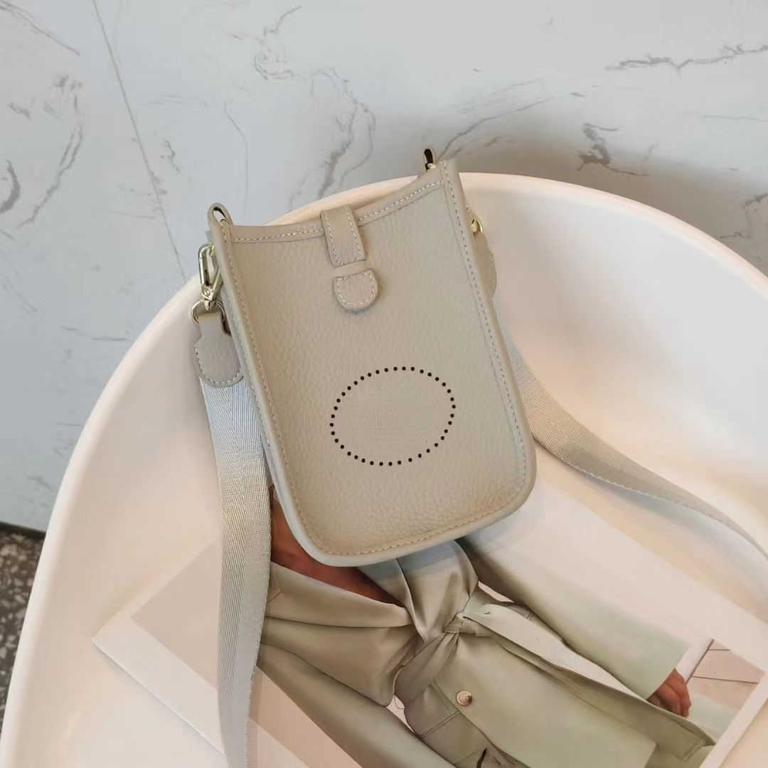 Women's Luxury Designer Shoulder Bags Crossbody Bag Tote Mini Textured Leather Mobile Phone bags New Fashion Multi-functional Mini Messenger bag Factory Direct Sale, Sku
Women's Luxury Designer Shoulder Bags Crossbody Bag Tote Mini Textured Leather Mobile Phone bags New Fashion Multi-functional Mini Messenger bag Factory Direct Sale, Sku