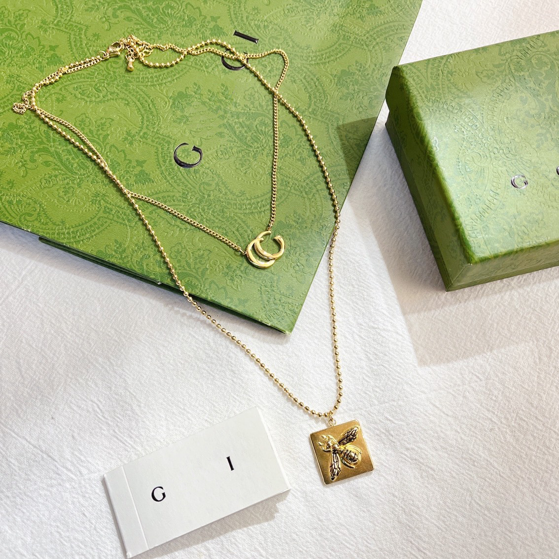 Fashion Design Letter Pendant Exquisite High End Gilded Necklaces Luxury Jewelry Long Chain Designer Accessories Party Wedding Selected Couple Family Gift
Fashion Design Letter Pendant Exquisite High End Gilded Necklaces Luxury Jewelry Long Chain Designer Accessories Party Wedding Selected Couple Family Gift