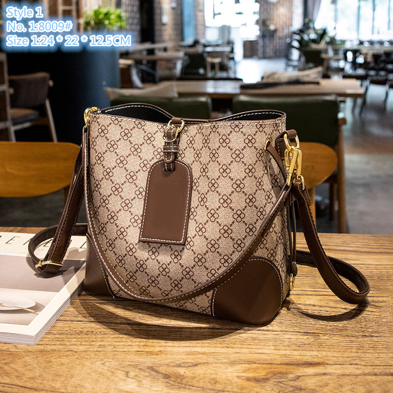 Wholesale factory ladies shoulder bags 3 colors everyday Joker printed backpack elegant letter bucket bag three-layer barrier contrast leather handbag, Grey-8009#
Wholesale factory ladies shoulder bags 3 colors everyday Joker printed backpack elegant letter bucket bag three-layer barrier contrast leather handbag, Grey-8009#