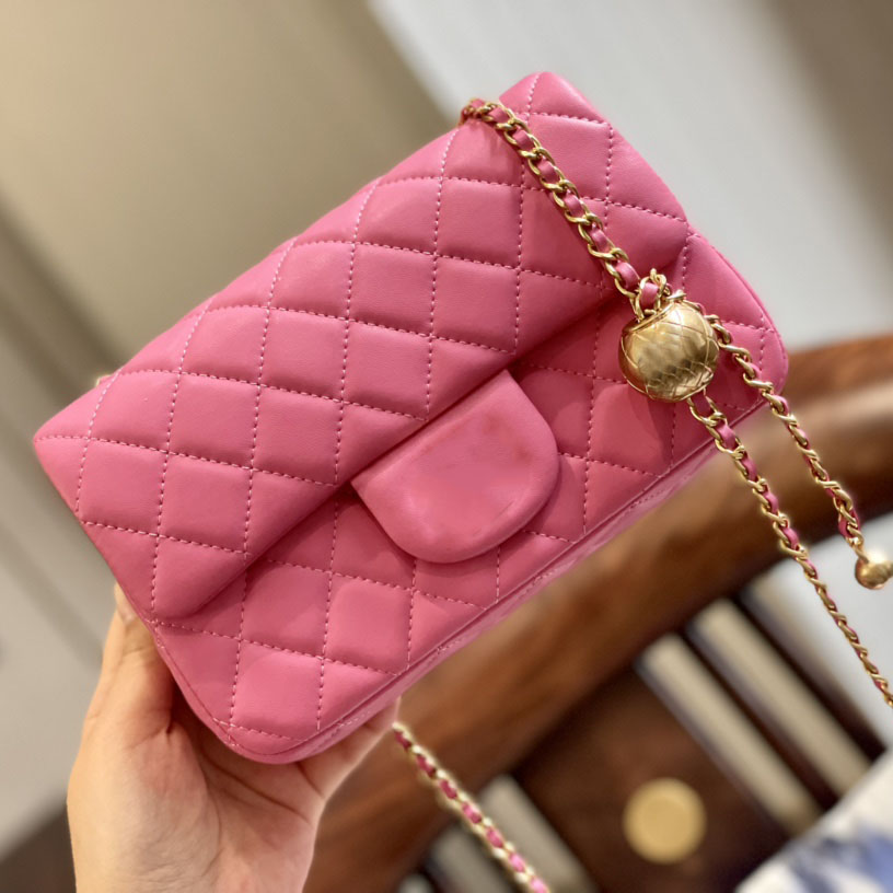 Womens Classic Mini Flap Quilted Lambskin Bags Gold metal Hardware Matelasse Chain Crush Ball Luxury Designer Outdoor Sacoche Cosmetic Case Handbags 17CM/20CM, Box
Womens Classic Mini Flap Quilted Lambskin Bags Gold metal Hardware Matelasse Chain Crush Ball Luxury Designer Outdoor Sacoche Cosmetic Case Handbags 17CM/20CM, Box