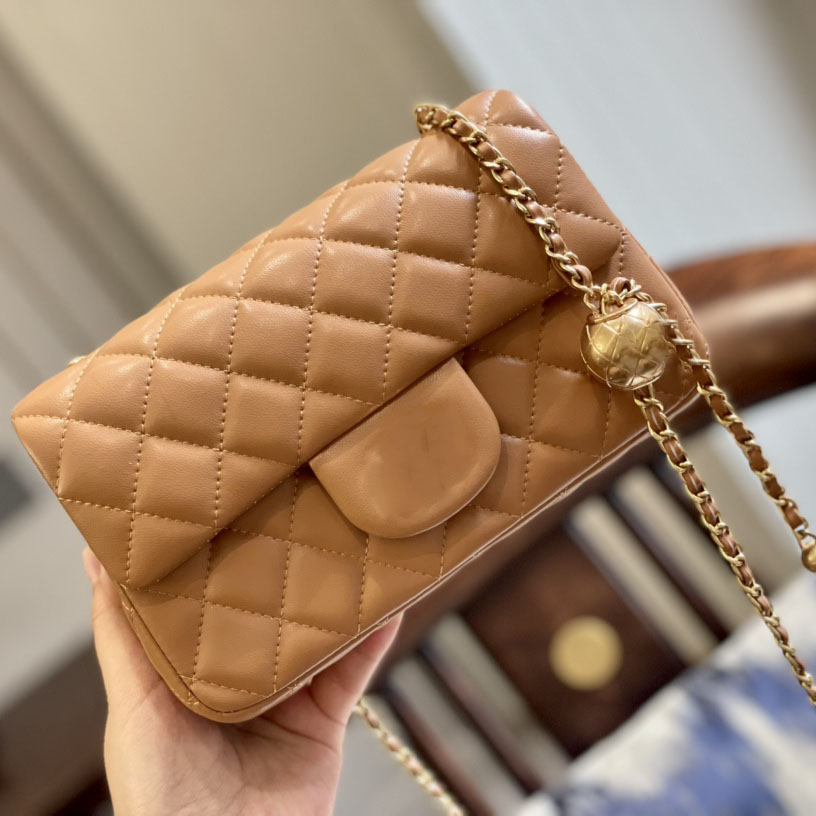 Womens Designer Classic Mini Flap Sqaure Shoulder Bags With Gold Crush Ball Purse Lambskin Real Leather Cosmetic Case Outdoor Saoche Designer Handbags 17CM/20CM, Box
Womens Designer Classic Mini Flap Sqaure Shoulder Bags With Gold Crush Ball Purse Lambskin Real Leather Cosmetic Case Outdoor Saoche Designer Handbags 17CM/20CM, Box