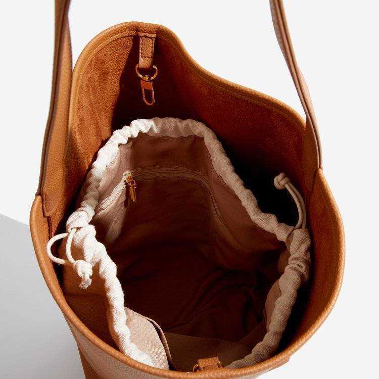 Bags Leather Designer Luxury Female bags Bucket Bag Commuter Wind Tote Large Capacity One Shoulder 2022Classic tote bag THE ROW MN0K, Gray
Bags Leather Designer Luxury Female bags Bucket Bag Commuter Wind Tote Large Capacity One Shoulder 2022Classic tote bag THE ROW MN0K, Gray