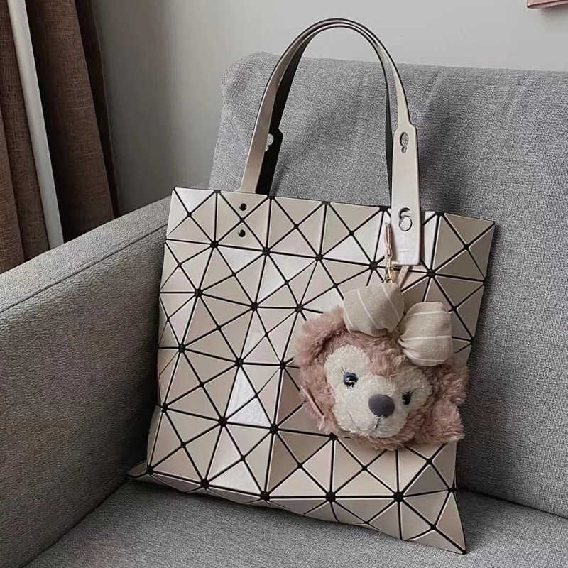 designer bag Women's Bag 2022 Summer New Sanzhai Same Style Six Grid Leisure Single Shoulder Ling Hand Large Capacity Tote Bag F4X5 GUOR, Taro color (twill) with label
designer bag Women's Bag 2022 Summer New Sanzhai Same Style Six Grid Leisure Single Shoulder Ling Hand Large Capacity Tote Bag F4X5 GUOR, Taro color (twill) with label