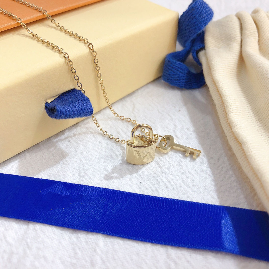 Fashion Women Luxury Designer Necklace Choker Chain 18K Gold Plated Stainless Steel Letter Necklaces Pendant Statement Wedding Jewelry X328
Fashion Women Luxury Designer Necklace Choker Chain 18K Gold Plated Stainless Steel Letter Necklaces Pendant Statement Wedding Jewelry X328
