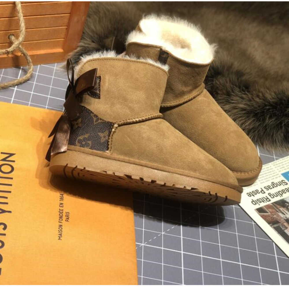 2023 Snow Boots Plush Boots Classical Design Bowknot Keep Warm Short Winter Leather Sheepskin Hot Sell Aus L Bow U Free Transshipment, Blue
2023 Snow Boots Plush Boots Classical Design Bowknot Keep Warm Short Winter Leather Sheepskin Hot Sell Aus L Bow U Free Transshipment, Blue