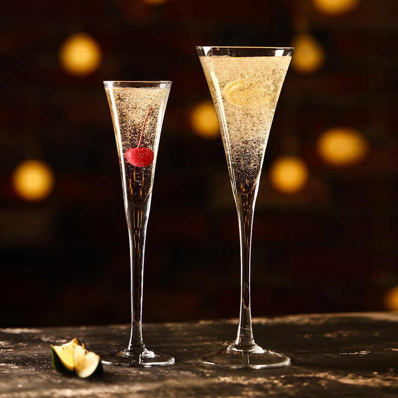 Wine Glasses INS Vshape Wedding Champagne Coupes Trumpet Shape Cocktail Glass For Bar Home Used Blend Martini Cup Rum Sparkling Wine Goblet 221124