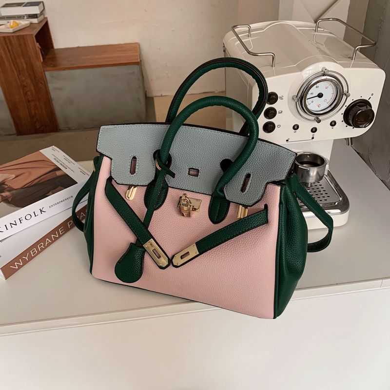 Luxury Designer Handbag Shoulder Crossbody Bag Tote Women's Real Leather Top Layer Platinum Large Capacity Shoulders Portable Soft Pure Pikelli Factory Direct Sale, Black attention to send scarves
Luxury Designer Handbag Shoulder Crossbody Bag Tote Women's Real Leather Top Layer Platinum Large Capacity Shoulders Portable Soft Pure Pikelli Factory Direct Sale, Black attention to send scarves