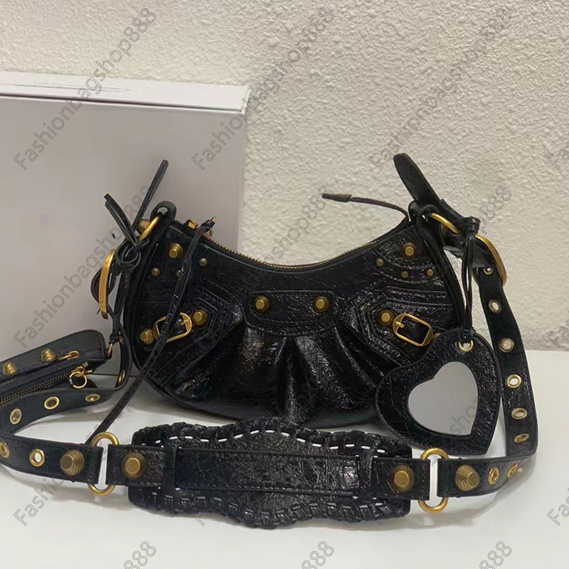 Le Cagole Half Moon armpit bags messenger bag designer bag leather shoulder bagss with heart shaped makeup mirror and small purse pendant, Red
Le Cagole Half Moon armpit bags messenger bag designer bag leather shoulder bagss with heart shaped makeup mirror and small purse pendant, Red