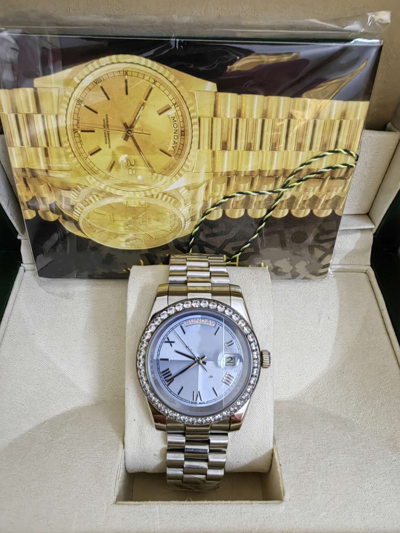 With original box Luxury Fashion WATCHES 8k blue Diamond Dial & Bezel 18038 Automatic Mens Men's Watch 20288, Style 11
With original box Luxury Fashion WATCHES 8k blue Diamond Dial & Bezel 18038 Automatic Mens Men's Watch 20288, Style 11