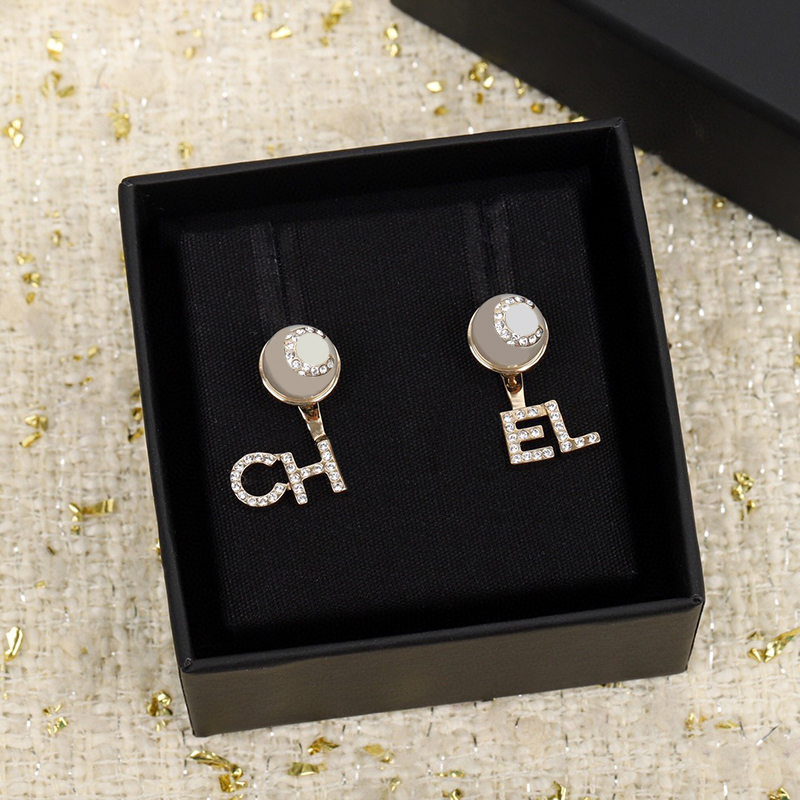 Designer Fashion Earrings Trend Womens Circle Letter Pearl Earring Explosive Stylish All Match Earrings Vintage Premium Earring D22112303JX
Designer Fashion Earrings Trend Womens Circle Letter Pearl Earring Explosive Stylish All Match Earrings Vintage Premium Earring D22112303JX