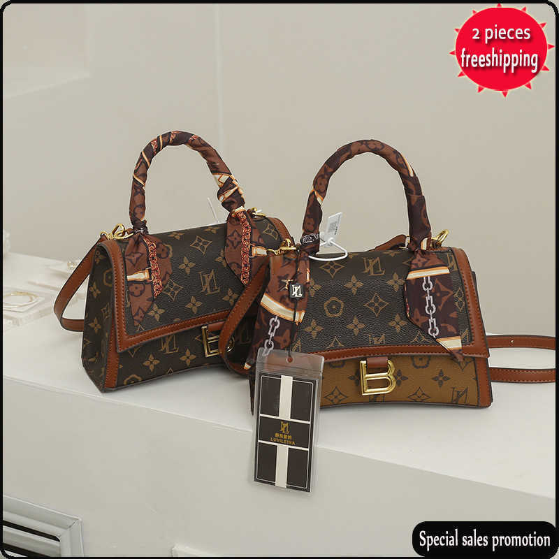 Designer Bags 2022 Network Red Tide Brand Old Flower Hourglass Bag Fashion Women's Casual Color Contrast Handheld One Shoulder Crossbody Small
Designer Bags 2022 Network Red Tide Brand Old Flower Hourglass Bag Fashion Women's Casual Color Contrast Handheld One Shoulder Crossbody Small