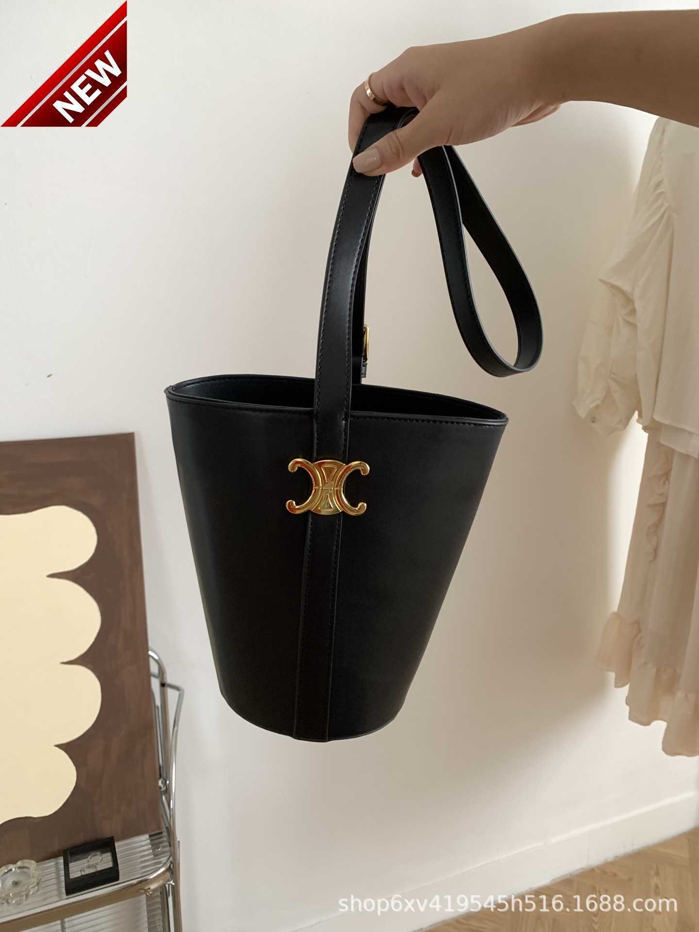 Women's Designer Bags Bucket Triumphal Arch 2023 New Women's Leather Niche Design High-grade One Shoulder Messenger Bag Factory Direct Sales, Black2
Women's Designer Bags Bucket Triumphal Arch 2023 New Women's Leather Niche Design High-grade One Shoulder Messenger Bag Factory Direct Sales, Black2