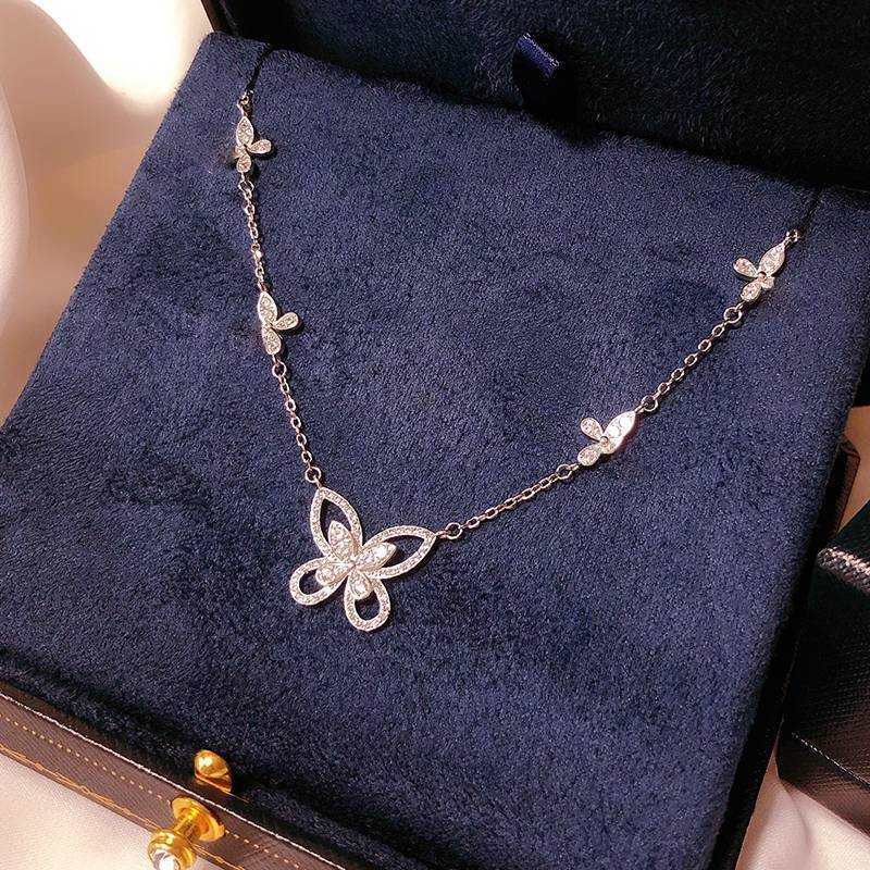 luxury brand designer pendant necklace s925 sterling silver full crystal phantom butterfly charm necklace womens fashion jewelry plated 18k premium collar chain
luxury brand designer pendant necklace s925 sterling silver full crystal phantom butterfly charm necklace womens fashion jewelry plated 18k premium collar chain