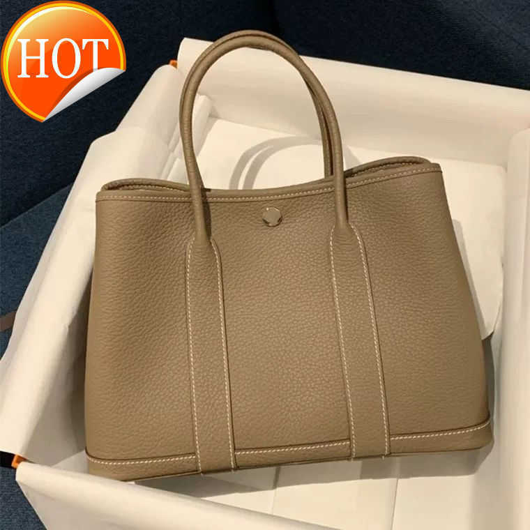 Luxury Designer Handbags Texture Leather Large Capacity Commuter Tote Bags Multifunctional Portable Women's Single Shoulder Crossbody Bag Factory Direct Sales, Red garden bag
Luxury Designer Handbags Texture Leather Large Capacity Commuter Tote Bags Multifunctional Portable Women's Single Shoulder Crossbody Bag Factory Direct Sales, Red garden bag