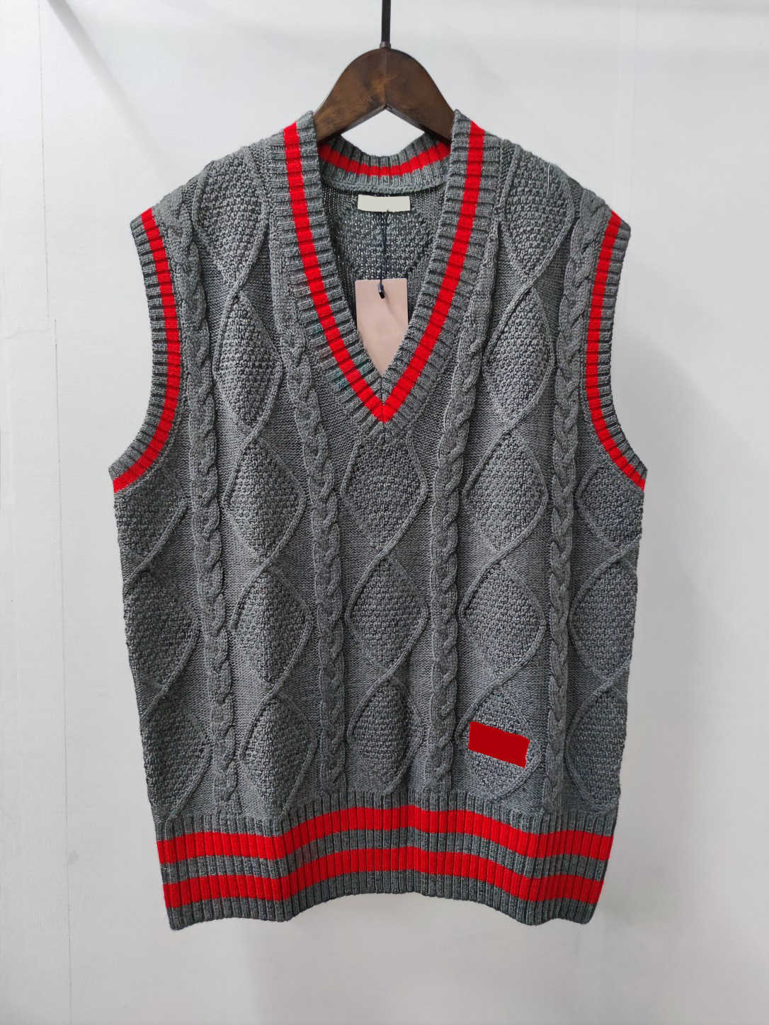 Womens Sweater Contrasting Color Twist Stripes Letter Embroidery Pullovers Knit Sweaters V-neck Sleeveless Tight Knitwear Spring Autumn Joker Women Clothing
Womens Sweater Contrasting Color Twist Stripes Letter Embroidery Pullovers Knit Sweaters V-neck Sleeveless Tight Knitwear Spring Autumn Joker Women Clothing