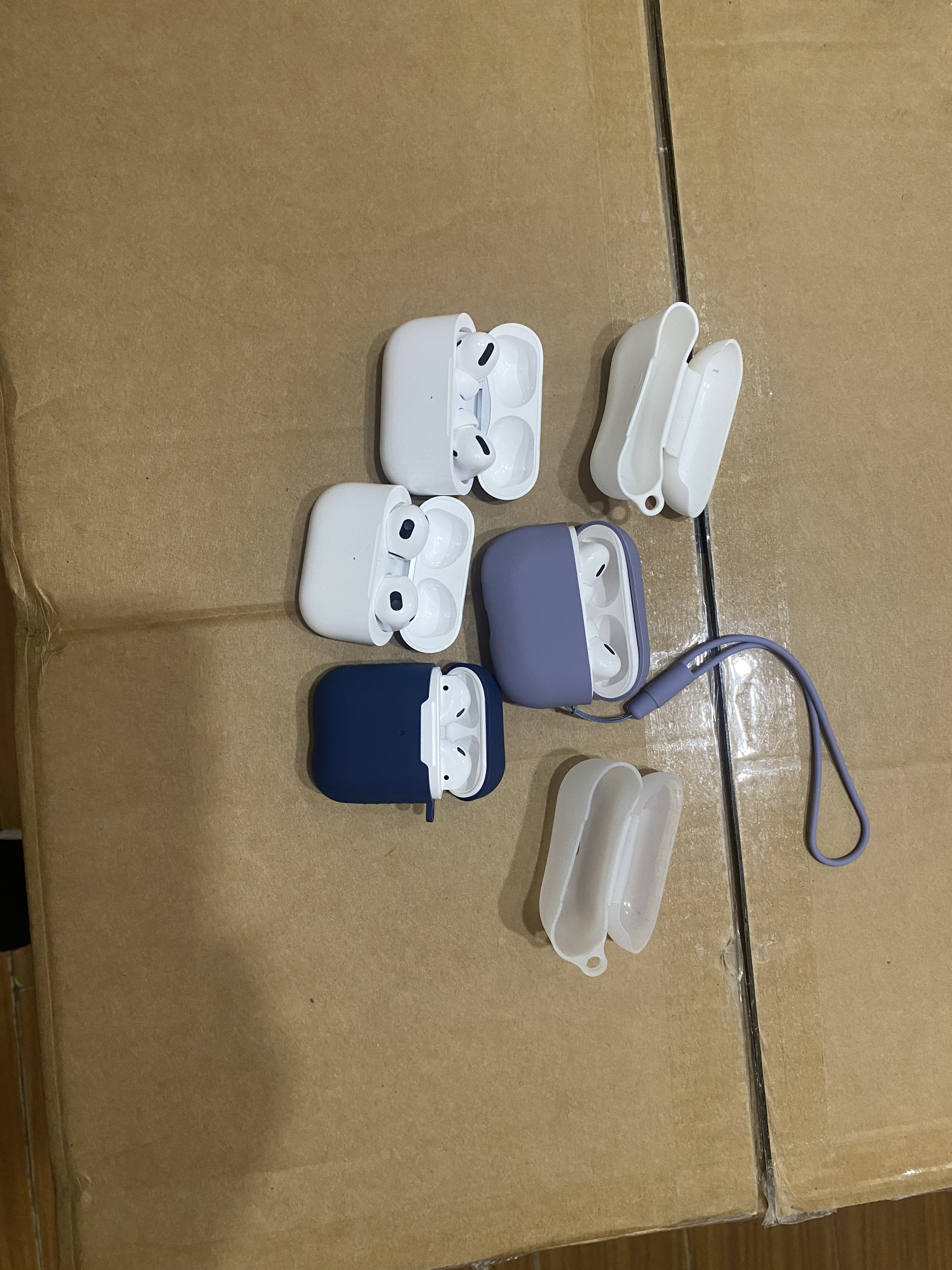 For Airpods 2 pro airpod 3 Headphone Accessories Solid Silicone Cute Protective Earphone Cover Apple Wireless Charging Box Shockproof Case, White
For Airpods 2 pro airpod 3 Headphone Accessories Solid Silicone Cute Protective Earphone Cover Apple Wireless Charging Box Shockproof Case, White