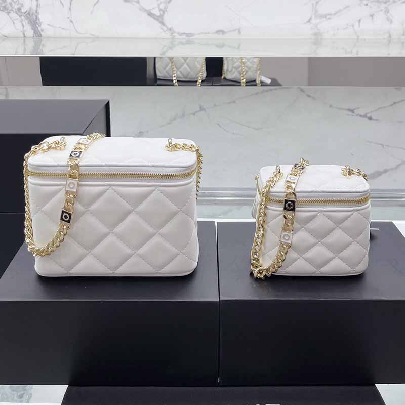 2022 Delicate Lady Mini Zipper Vanity Cases With Letter co Chain French Women Designer Handbag Genuine Leather Diamond Pattern Cosmetic Bags Box Sacoche 18cm/12cm, Sky blue
2022 Delicate Lady Mini Zipper Vanity Cases With Letter co Chain French Women Designer Handbag Genuine Leather Diamond Pattern Cosmetic Bags Box Sacoche 18cm/12cm, Sky blue