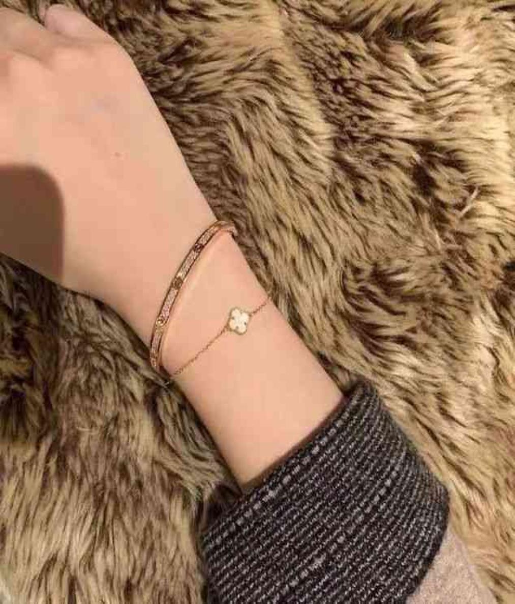 Designer Carti er Ka039s non fading screwdriver Bracelet love couple counter two rows of diamond star bracelets of the same ver5259670
Designer Carti er Ka039s non fading screwdriver Bracelet love couple counter two rows of diamond star bracelets of the same ver5259670