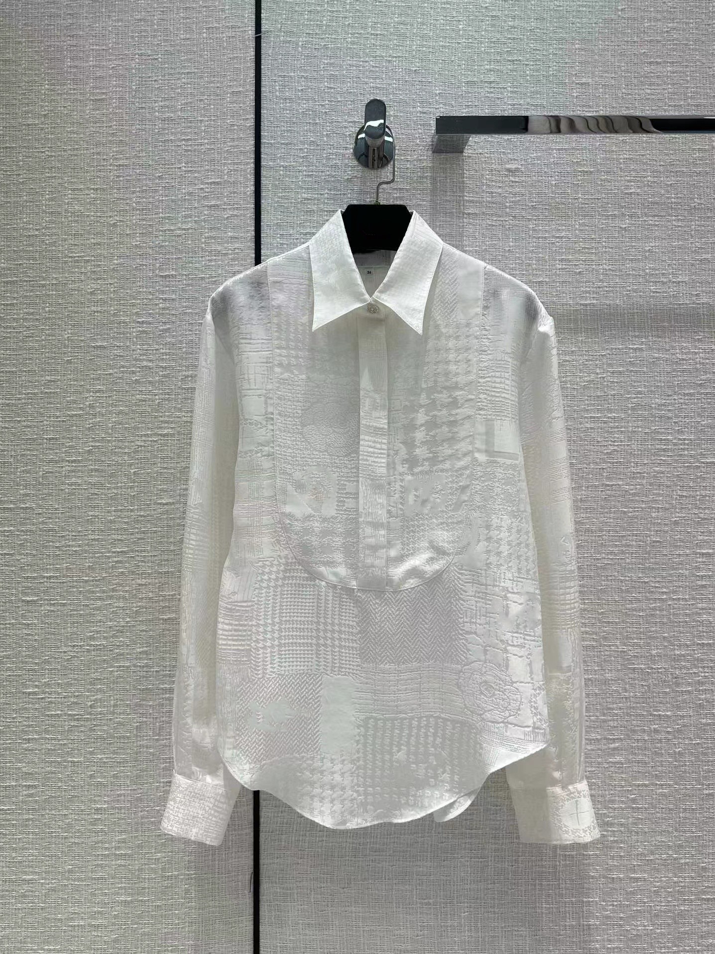 2023 New Spring Summer Milan Runway Shirts Designer Blouses Lapel Neck Long Sleeve 100% Silk Print Brand Same Style Shirts 1124-13, Picture color
2023 New Spring Summer Milan Runway Shirts Designer Blouses Lapel Neck Long Sleeve 100% Silk Print Brand Same Style Shirts 1124-13, Picture color