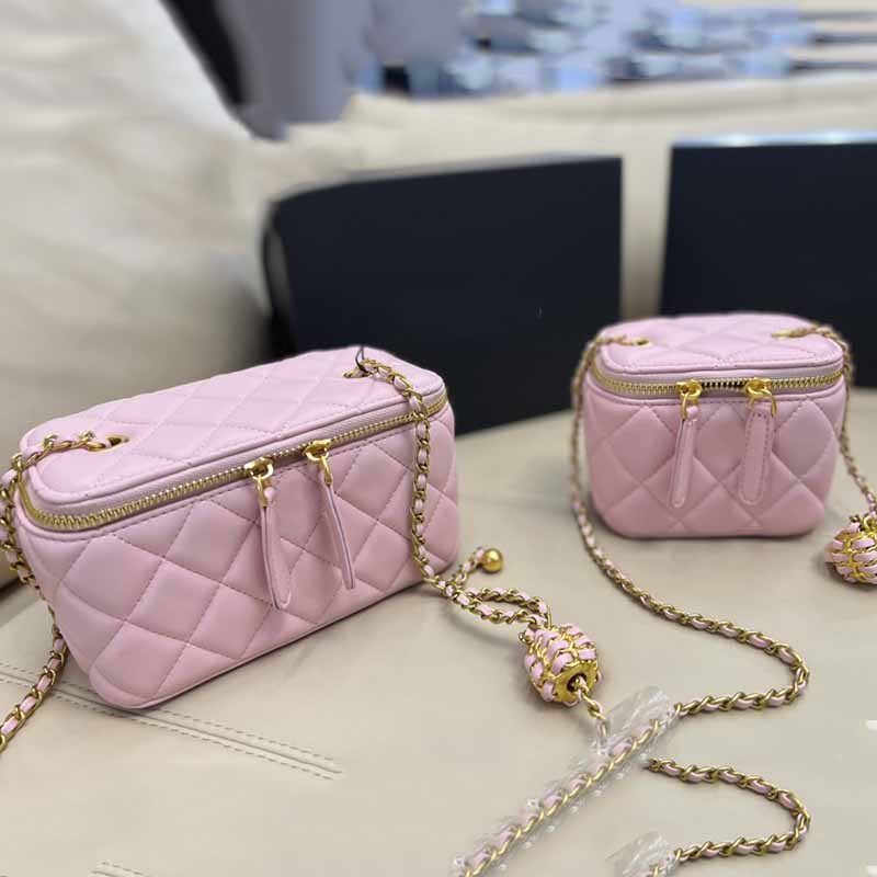 HOT Designer Cosmetic Bags Box Vanity Cases Genuine Leather Quilted Diamond Luxury Handbags Gold Metal Adjuster Ball Zipper Sacoche Pouches Classic 18cm/11.5cm 2023, Clear
HOT Designer Cosmetic Bags Box Vanity Cases Genuine Leather Quilted Diamond Luxury Handbags Gold Metal Adjuster Ball Zipper Sacoche Pouches Classic 18cm/11.5cm 2023, Clear