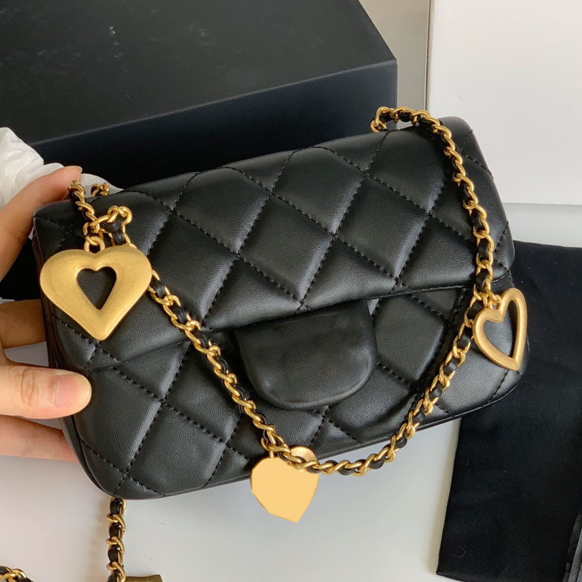 CC Bags Luxury Brand Shoulder Bags Womens Vintgae Lambskin Bags Classic Mini Flap With Love Heart Charms Gold metal Matelasse Chain Crossbod, Box
CC Bags Luxury Brand Shoulder Bags Womens Vintgae Lambskin Bags Classic Mini Flap With Love Heart Charms Gold metal Matelasse Chain Crossbod, Box