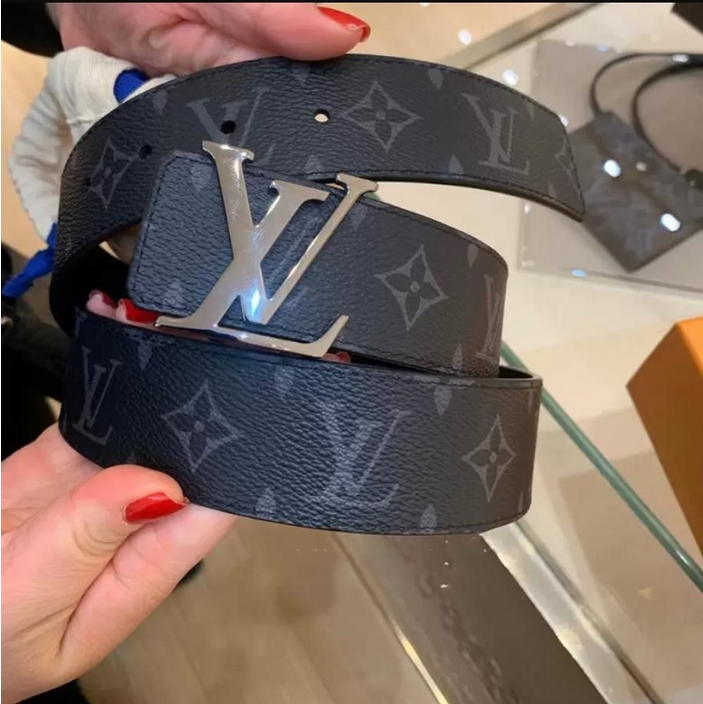 2022 Fashion Classic Luxury designer Louis Vuitton LV Belt Buckle Fashion Genuine Leather Women Belts For men Letter Double Big gold classical A5, High quality 3.8
2022 Fashion Classic Luxury designer Louis Vuitton LV Belt Buckle Fashion Genuine Leather Women Belts For men Letter Double Big gold classical A5, High quality 3.8