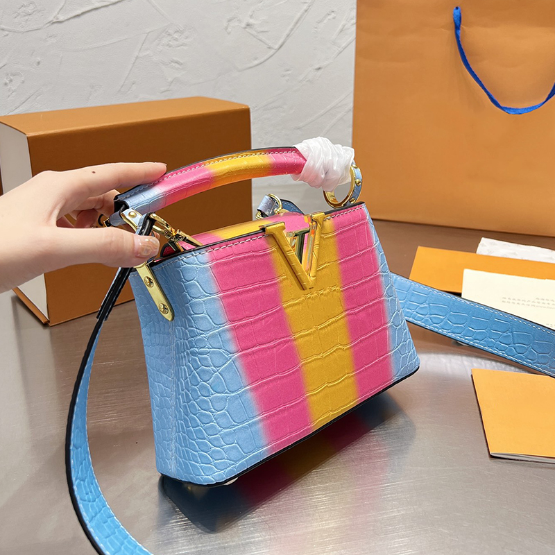 Capucines mini Leather shoulder bag Handbag women Lady Tote Crossbody Bag designer bags M59440 width about 21 cm, No box
Capucines mini Leather shoulder bag Handbag women Lady Tote Crossbody Bag designer bags M59440 width about 21 cm, No box