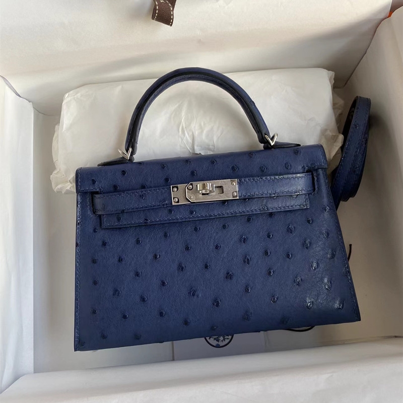 10A top hand waxed line women's bag designer ostrich leather colorwork luxury mini handbag classic large capacity shoulder crossbody handbag 19CM gift box
10A top hand waxed line women's bag designer ostrich leather colorwork luxury mini handbag classic large capacity shoulder crossbody handbag 19CM gift box